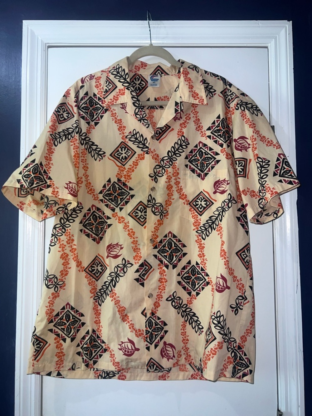 Men's Beige Hawaiian Short-Sleeve Button-Down Shirt with Geometric Print